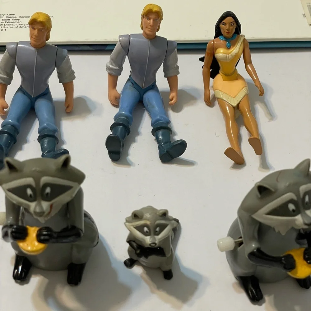 Vintage 1995 Pocahontas The Sparkling River Book and Action Figures